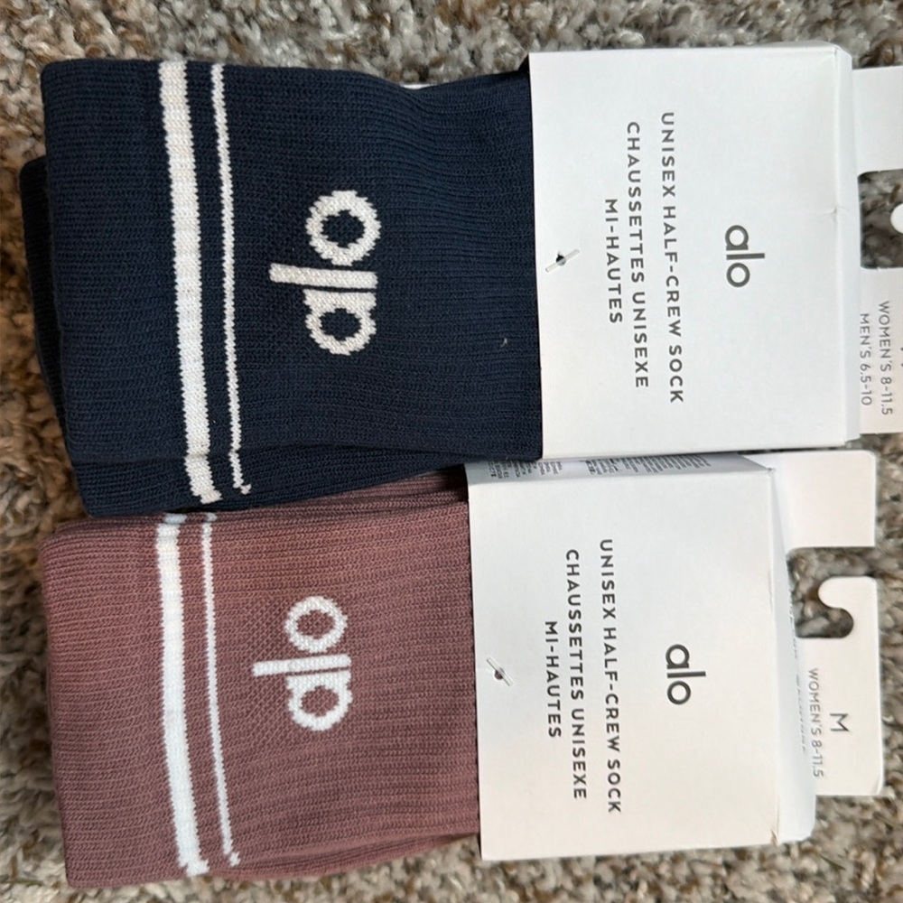 Medium bundle alo socks, half crew x2 pairs